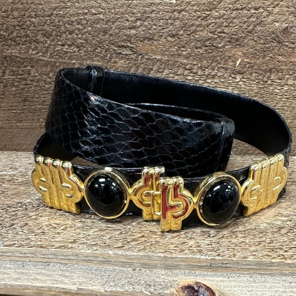 ✨ Vintage Judith Leiber Black Leather Statement Belt ✨ - Picture 3 of 6